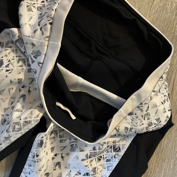 Lululemon leggings - Picture 8 of 8